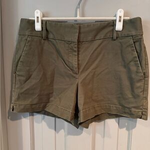 LOFT Green Shorts 4 in. Modern Fit